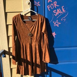 Fawn brown tan w/necklace summer dress w/sleeves
